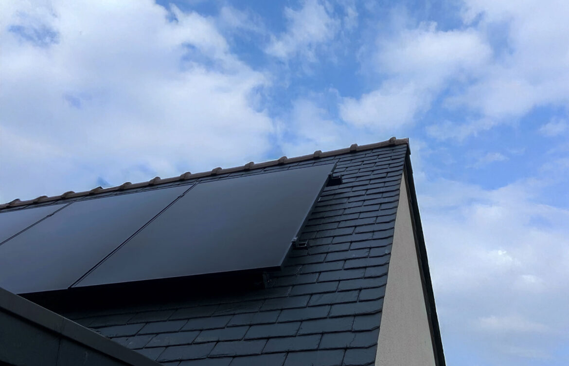 Panneaux photovoltaïques sur toiture ardoise à Gouesnou (29)