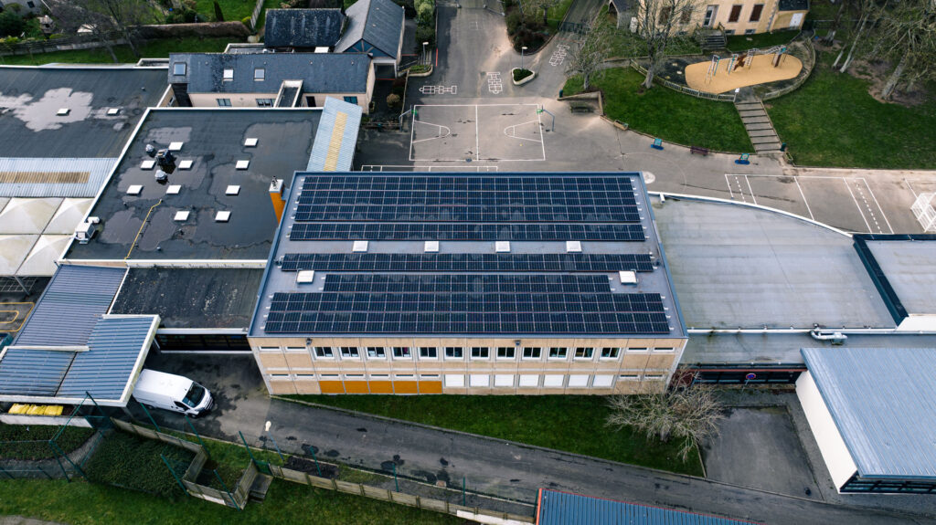 vue-panneaux-photovoltaïques-école-nestorwatt