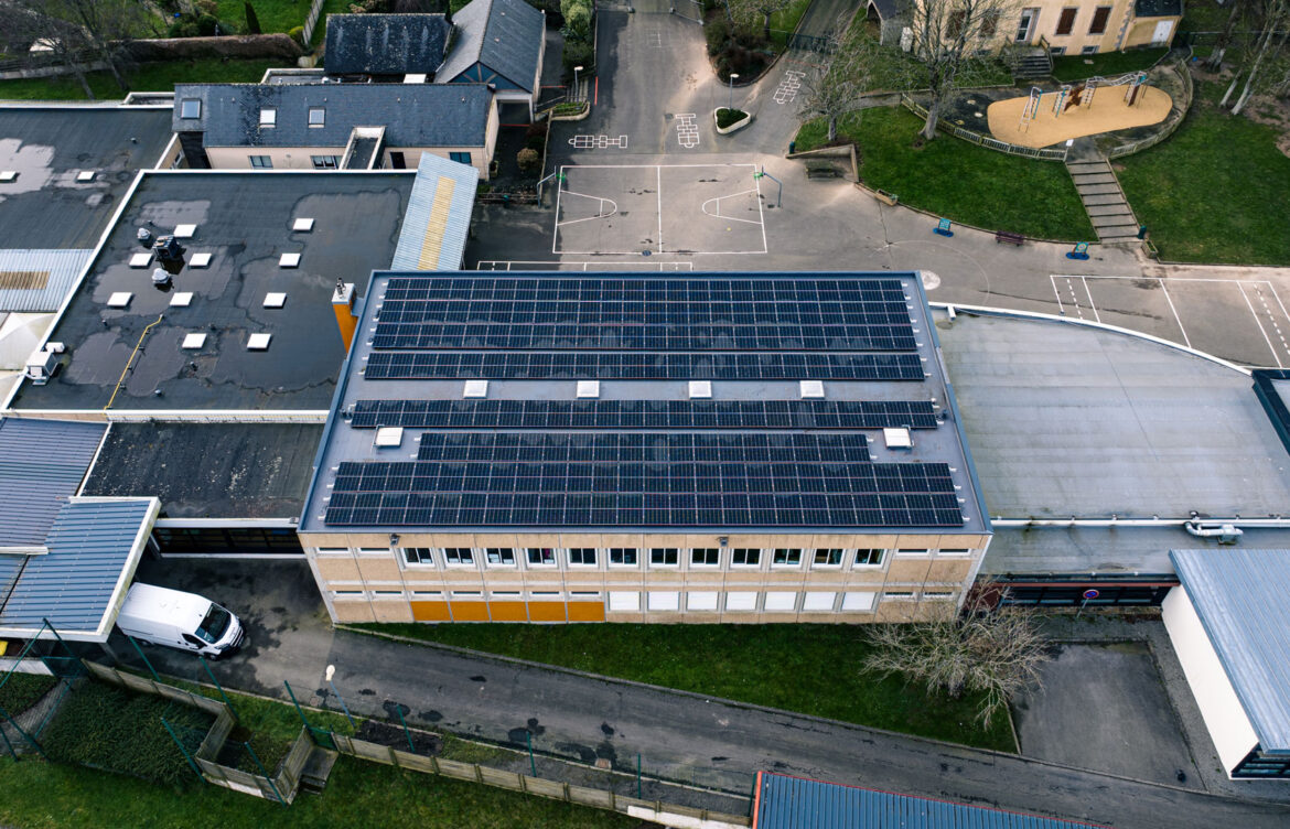 Panneaux photovoltaïques sur école