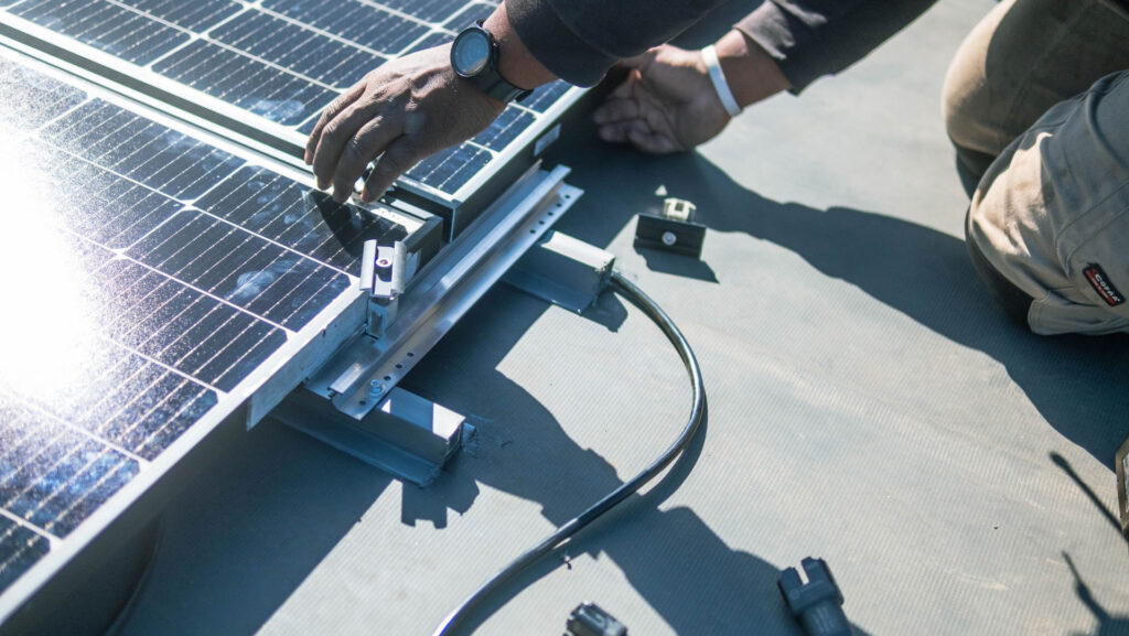 chantier-pose-panneaux-photovoltaïques