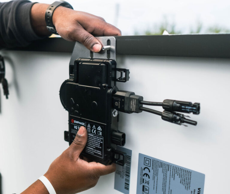 installation-panneaux-photovoltaïques-onduleurs-nestorwatt