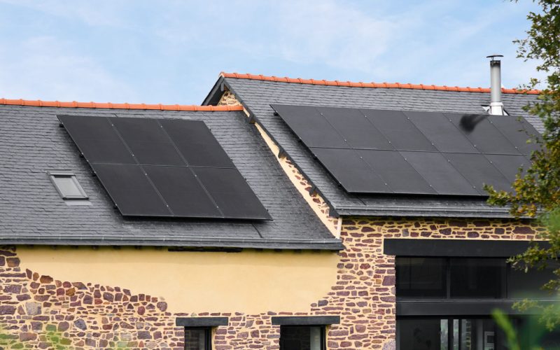 installation-photovoltaique-maison-renovee-nestorwatt