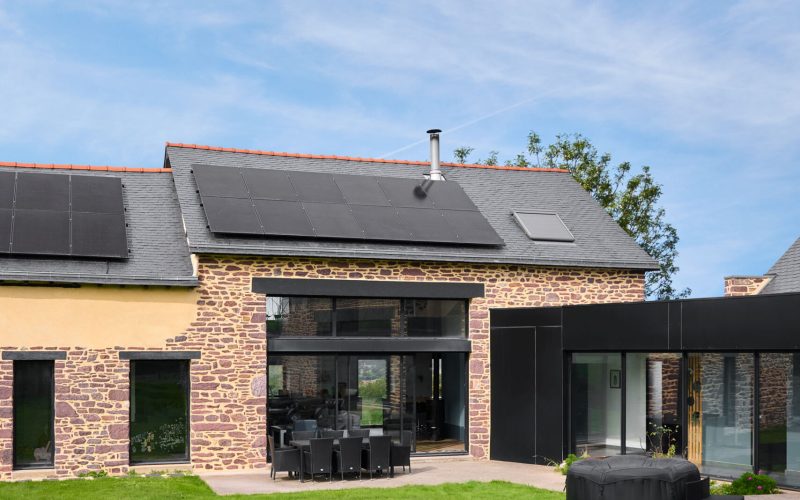 maison-ancienne-renovee-photovoltaique-nestorwatt