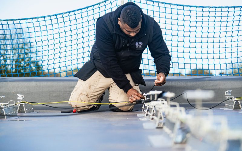 poseur-panneaux-photovoltaïques-école-nestorwatt