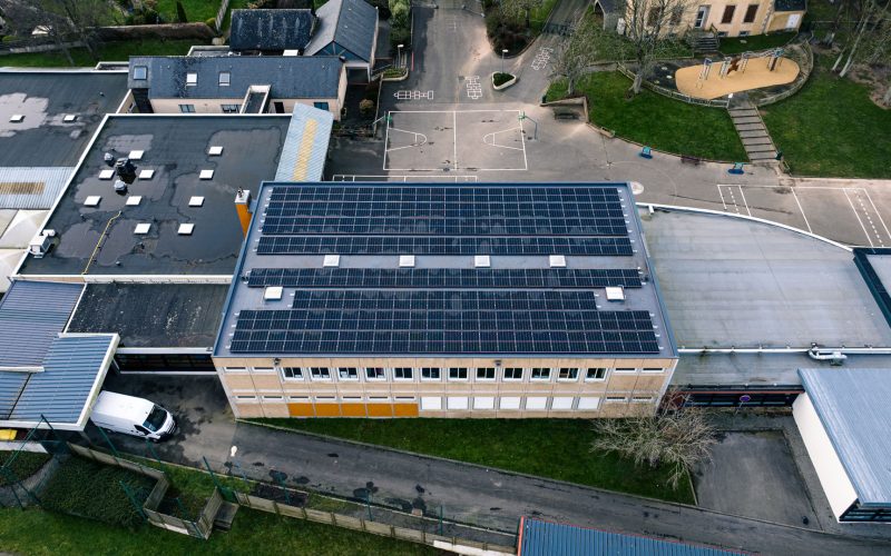 vue-panneaux-photovoltaïques-école-nestorwatt